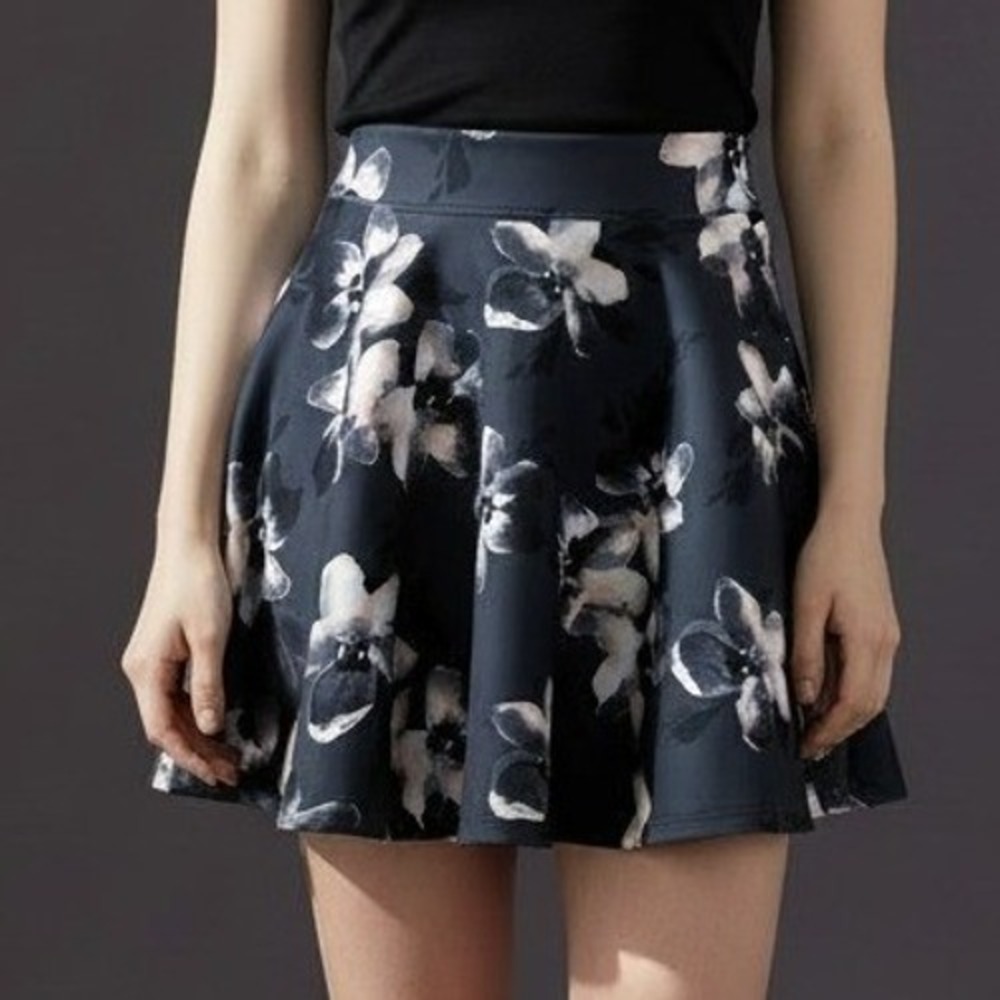 Hollister Floral Scuba Skater Skirt Grey Pink Black XS Mini Flared A-Line